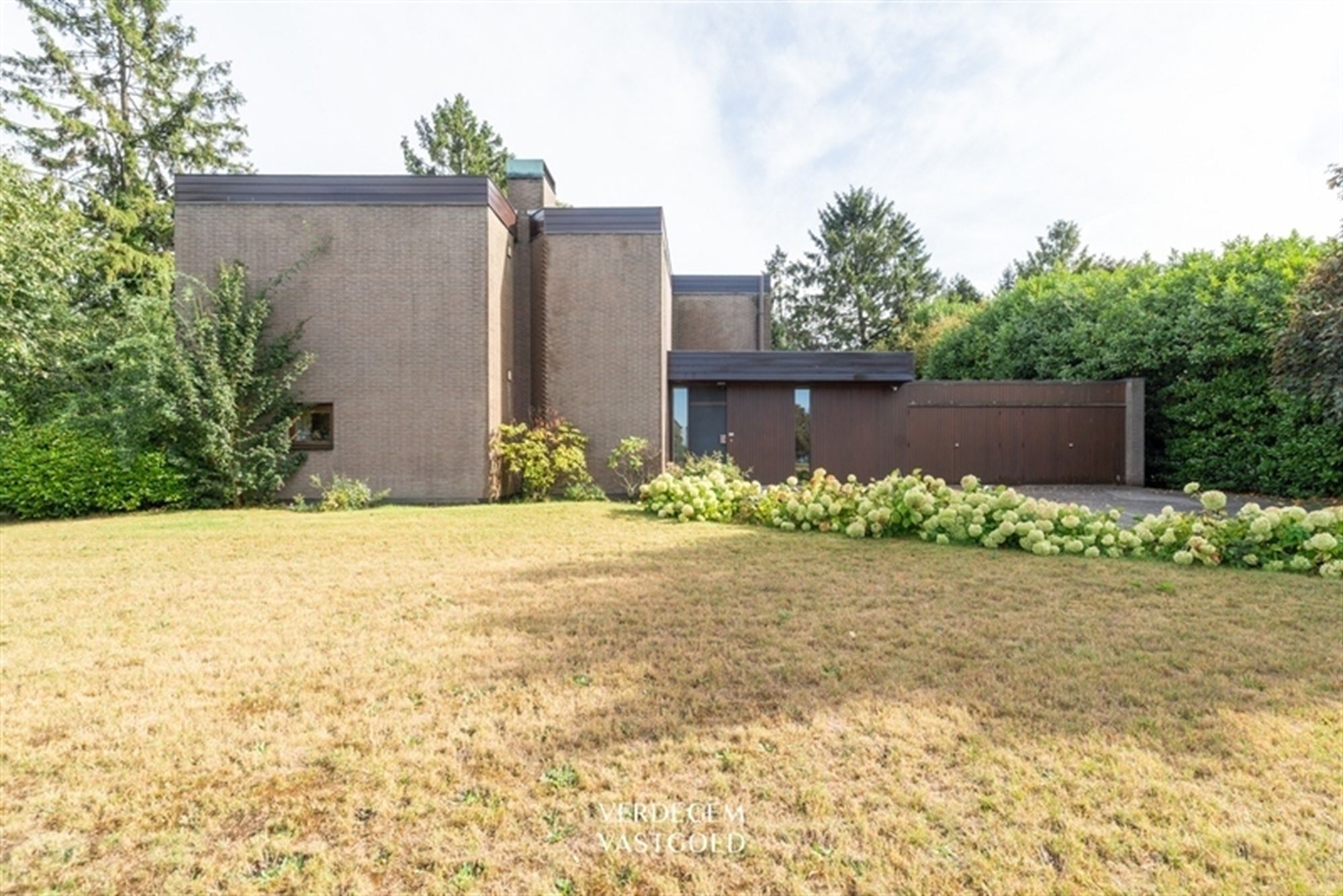 Hoofdfoto van de publicatie: Architectenvilla op toplocatie in het centrum van Evergem