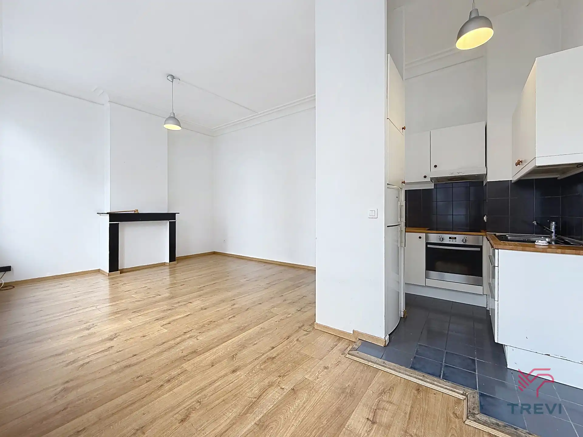 SCHAERBEEK, lichtrijk app. 80 m², 2 slpkmrs, nabij vervoer. foto 3