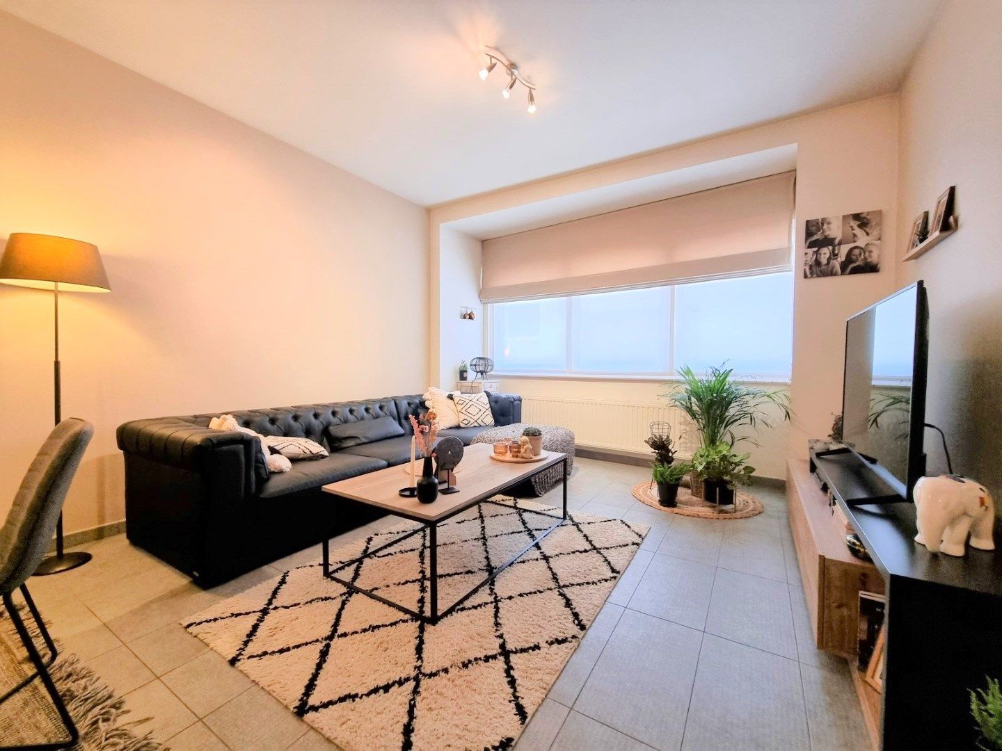 Centraal gelegen gelijkvloers appartement met twee slaapkamers en stadskoer foto 2