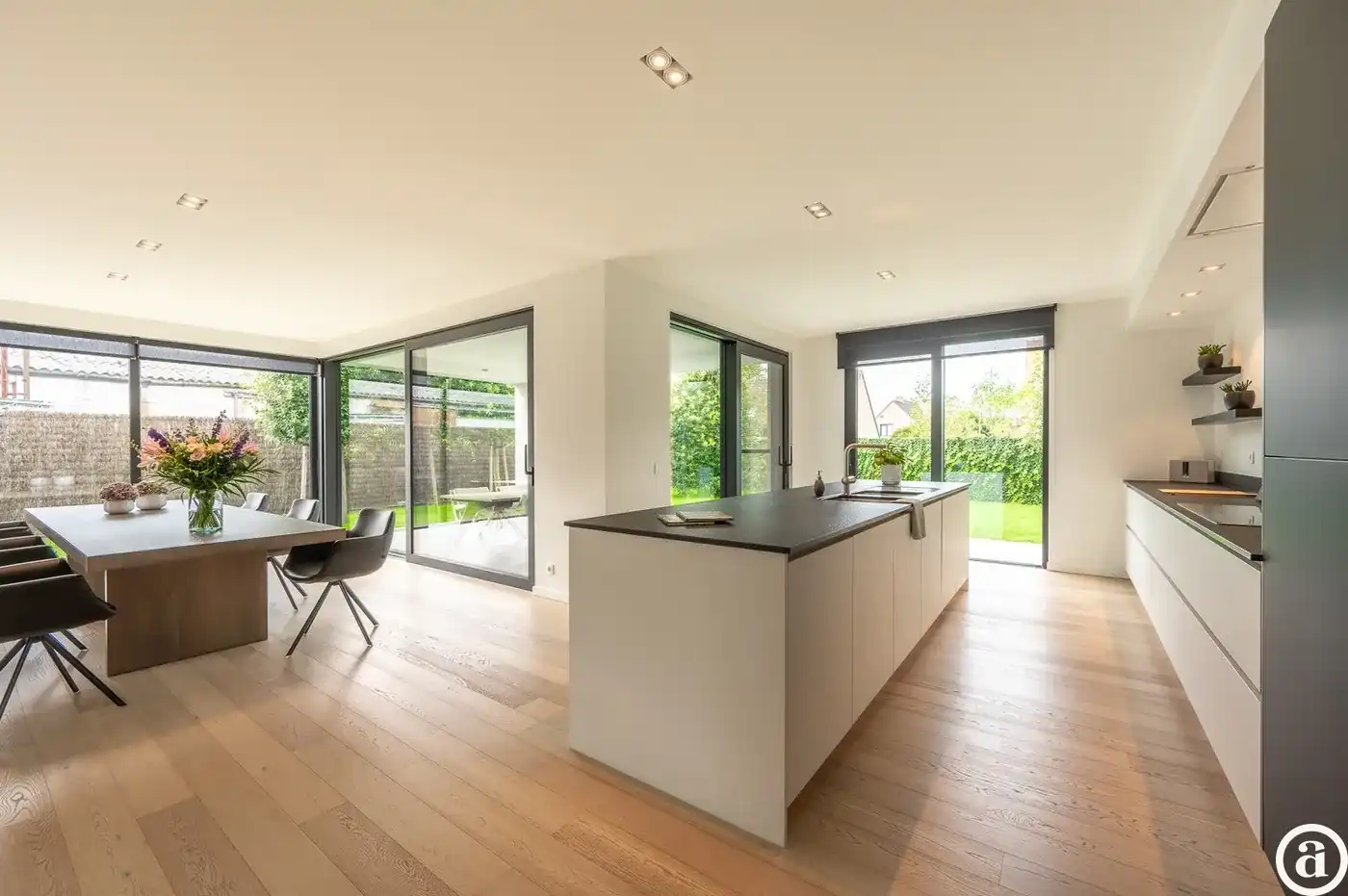 Recente alleenstaande villa centraal gelegen vlakbij het centrum van Knokke. foto 9