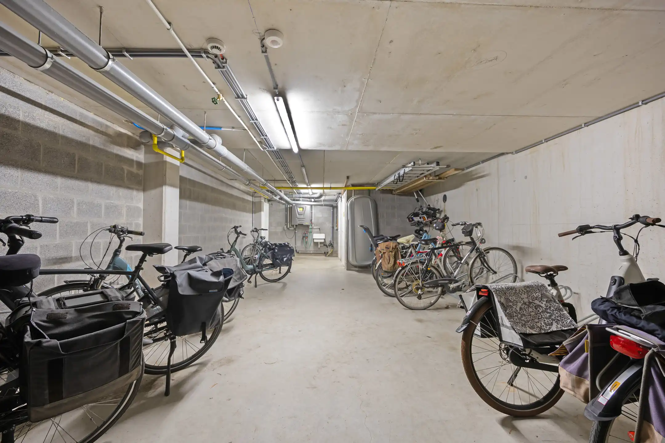 zeer verzorgde woning met 3 slaapkamers, groot terras en ondergrondse parkeerplaats foto 28