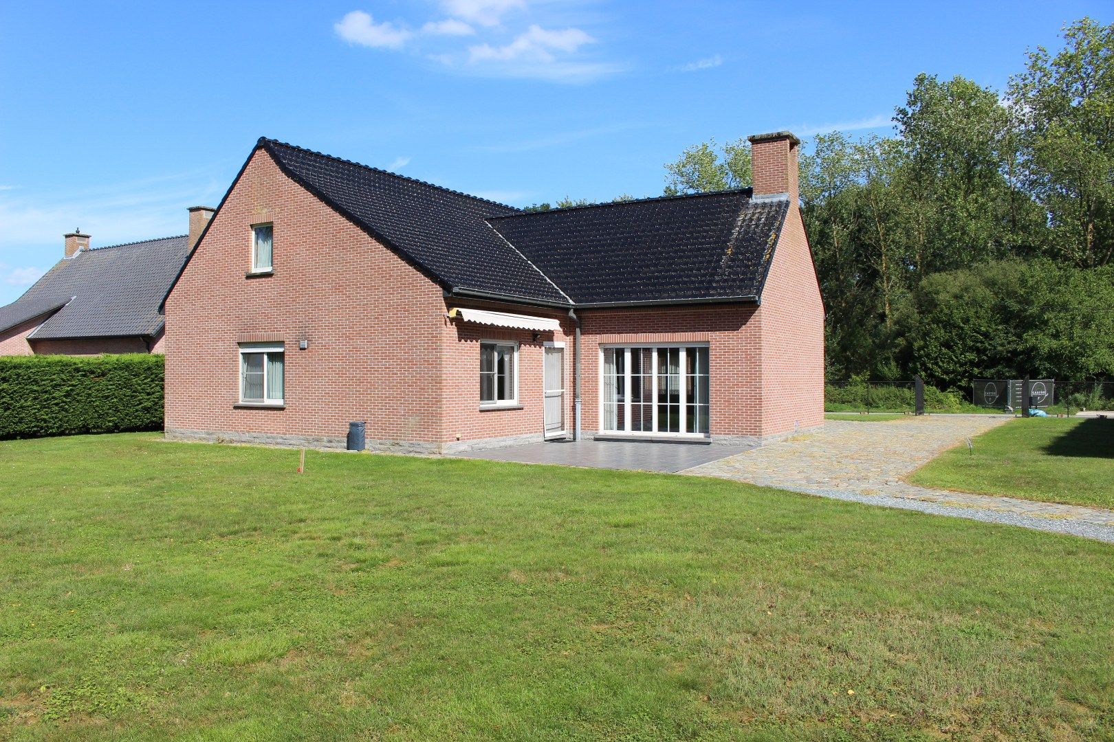 Rustig gelegen woning met grote tuin foto 3