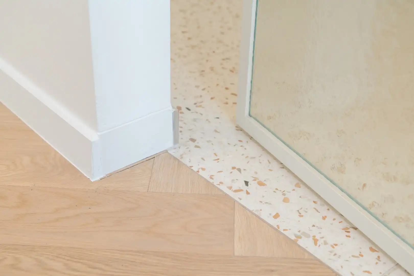 Appartement te koop in Oostende – hoge plafonds en karaktervolle architectuur nabij Achturenplein foto 6