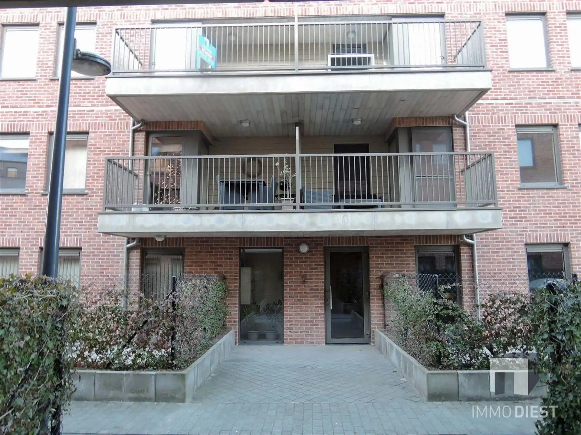 Prachtig ruim appartement met veel lichtinval bestaande uit twee slaapkamers, terras, ondergrondse staanplaats in het centrum van Halen. foto 5