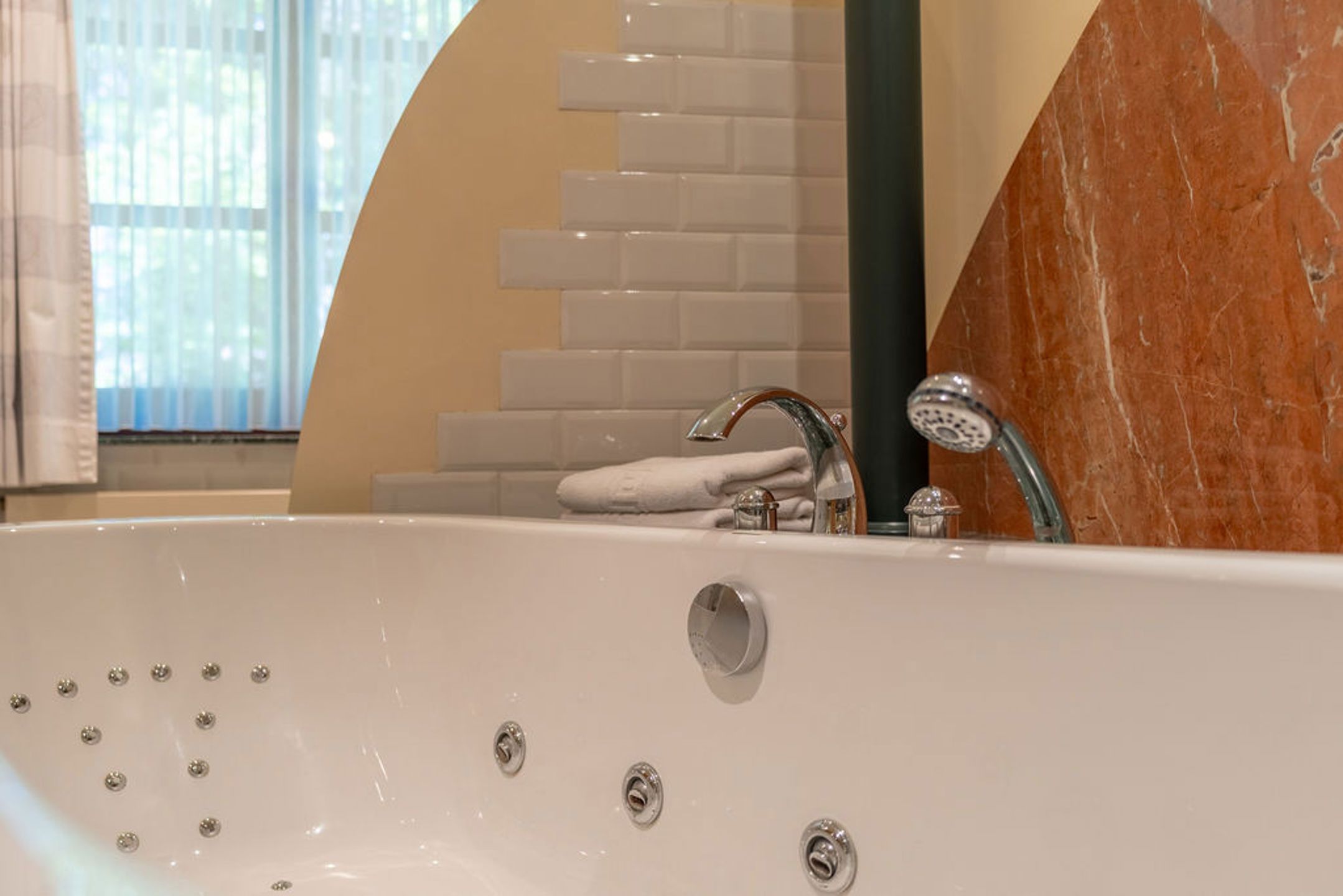 Ruime villa met 6 slpk op 2.295 m² grond met veel privacy foto 30