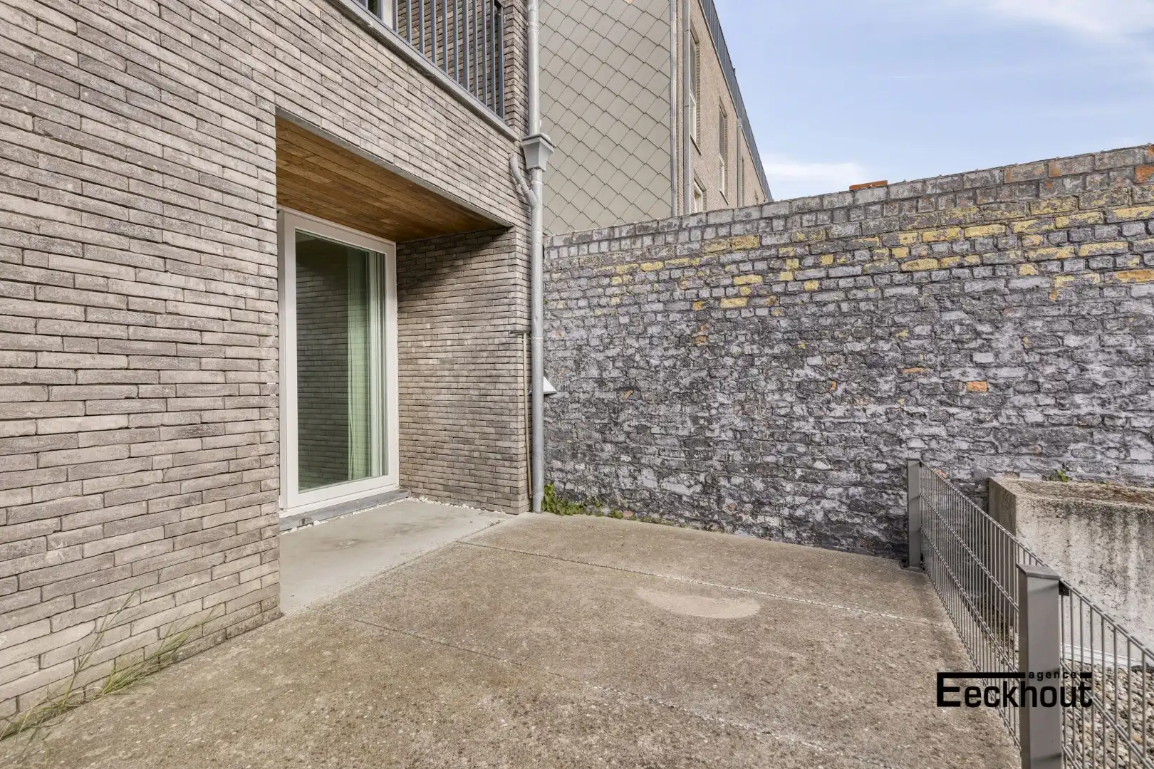 Instapklaar 2-slaapkamer appartement met ruim terras gelegen aan de Spuikom te Bredene! foto 3