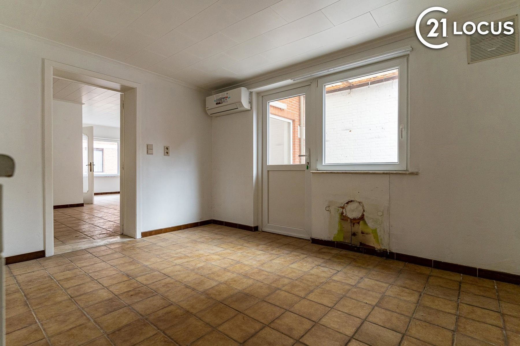 Betaalbare, instapklare woning. Op te frissen naar smaak foto 5