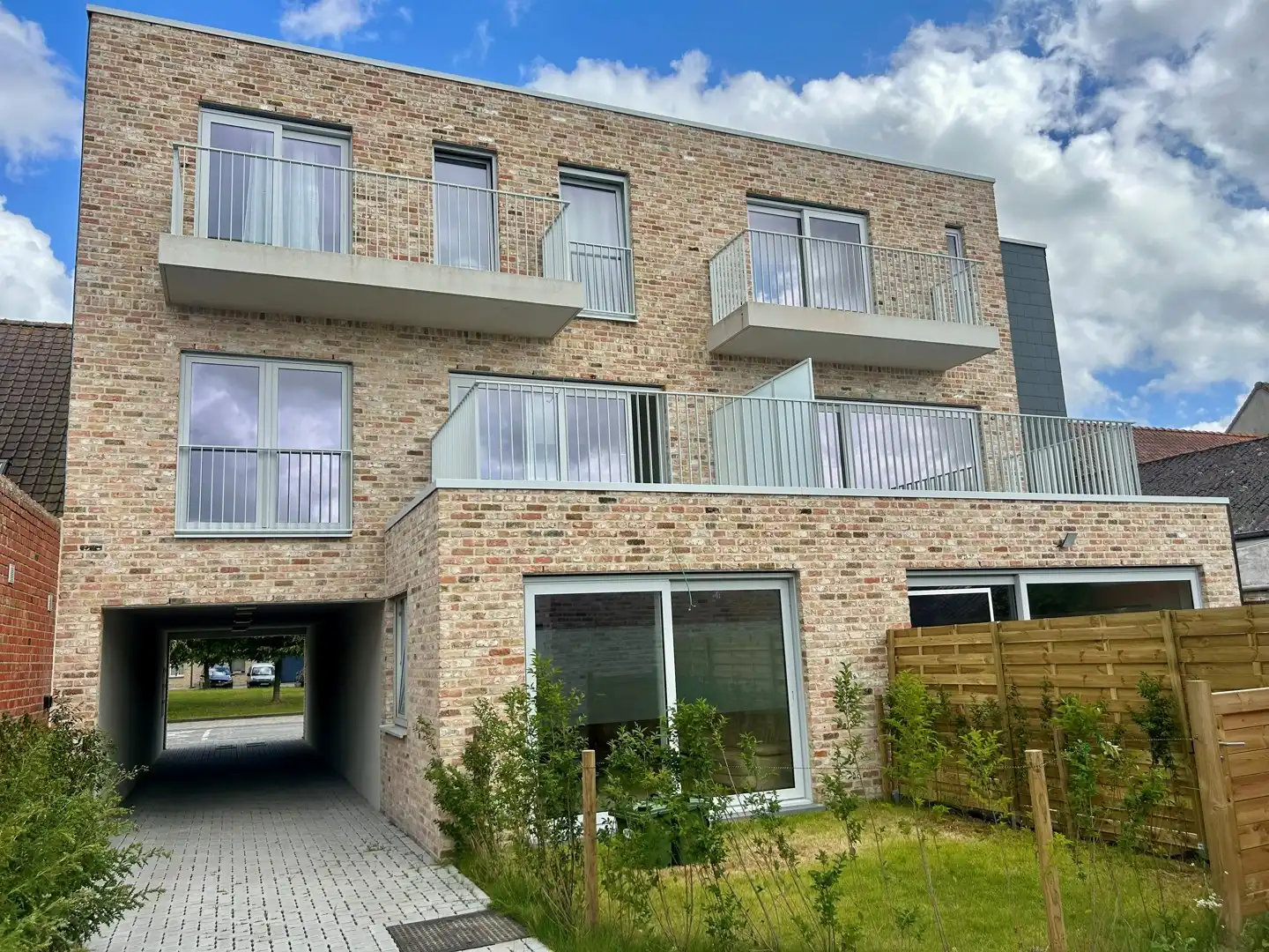 Gelijkvloers éénslaapkamerappartement met tuin en ruime garage foto 9