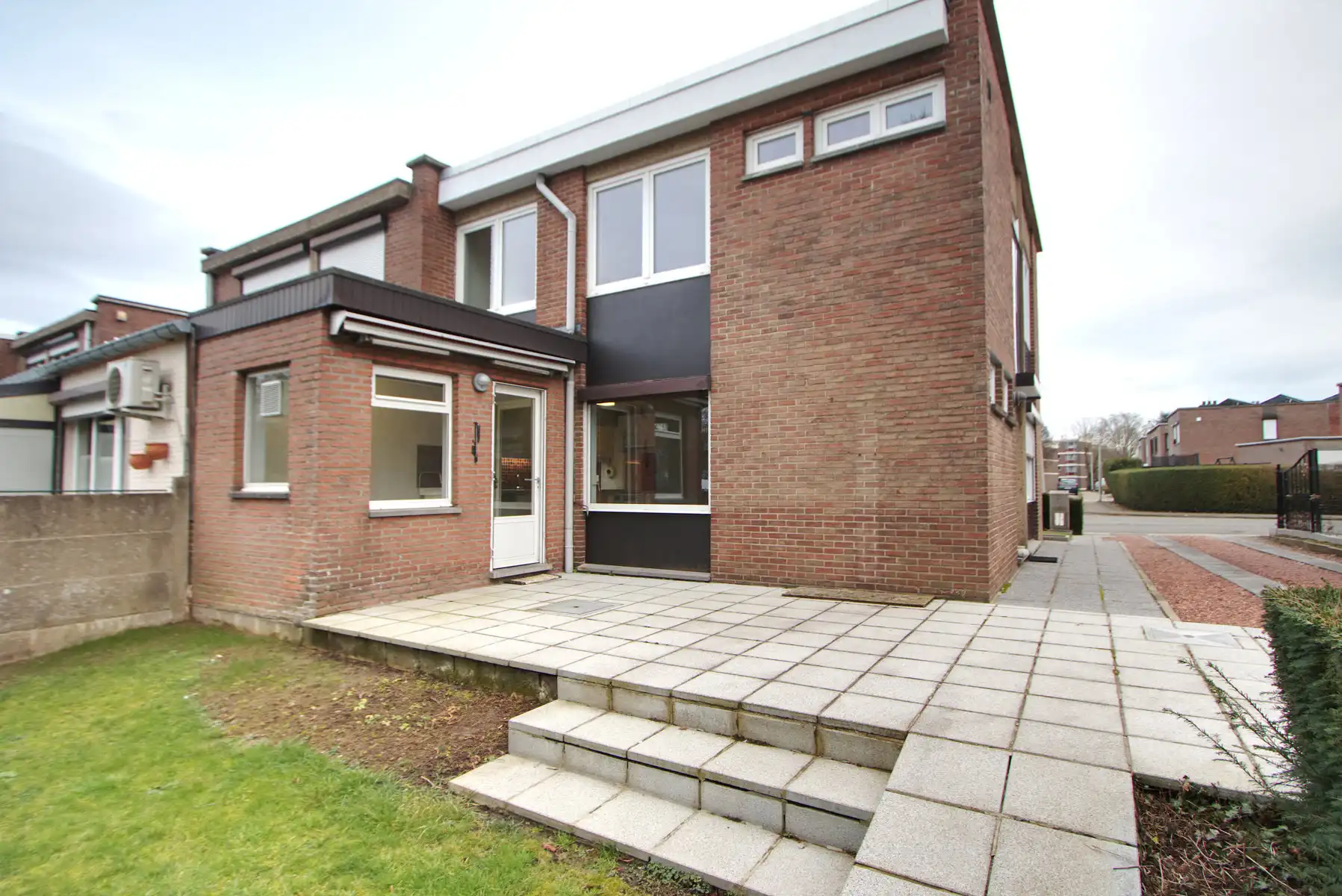 HOB - 3 SLK - TERRAS - TUIN - GARAGE - RUSTIG en CENTRAAL foto 11