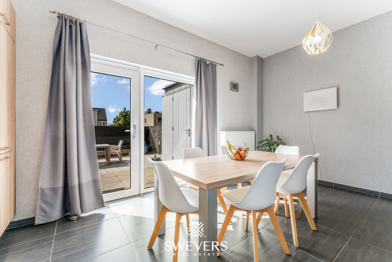 Energiezuinige en instapklare rijwoning met 3 slaapkamers en leuke tuin in hartje Koersel foto 4
