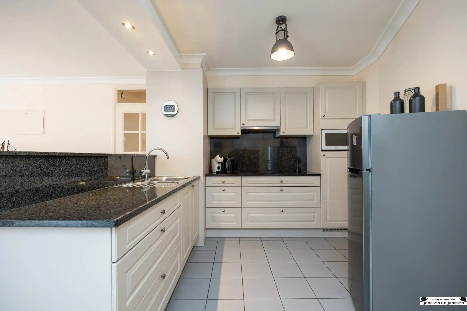 Lichtrijk instapklaar 2 kamer appartement in centrum Temse foto 5