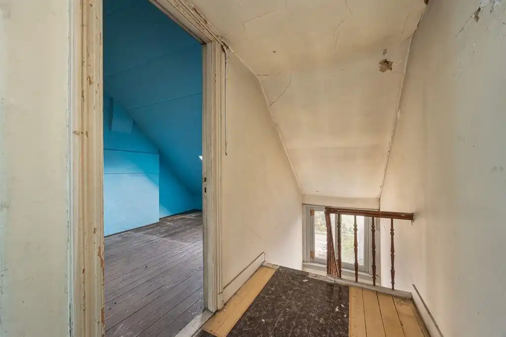 Verrassend ruime te renoveren woning met zonnige tuin foto 25