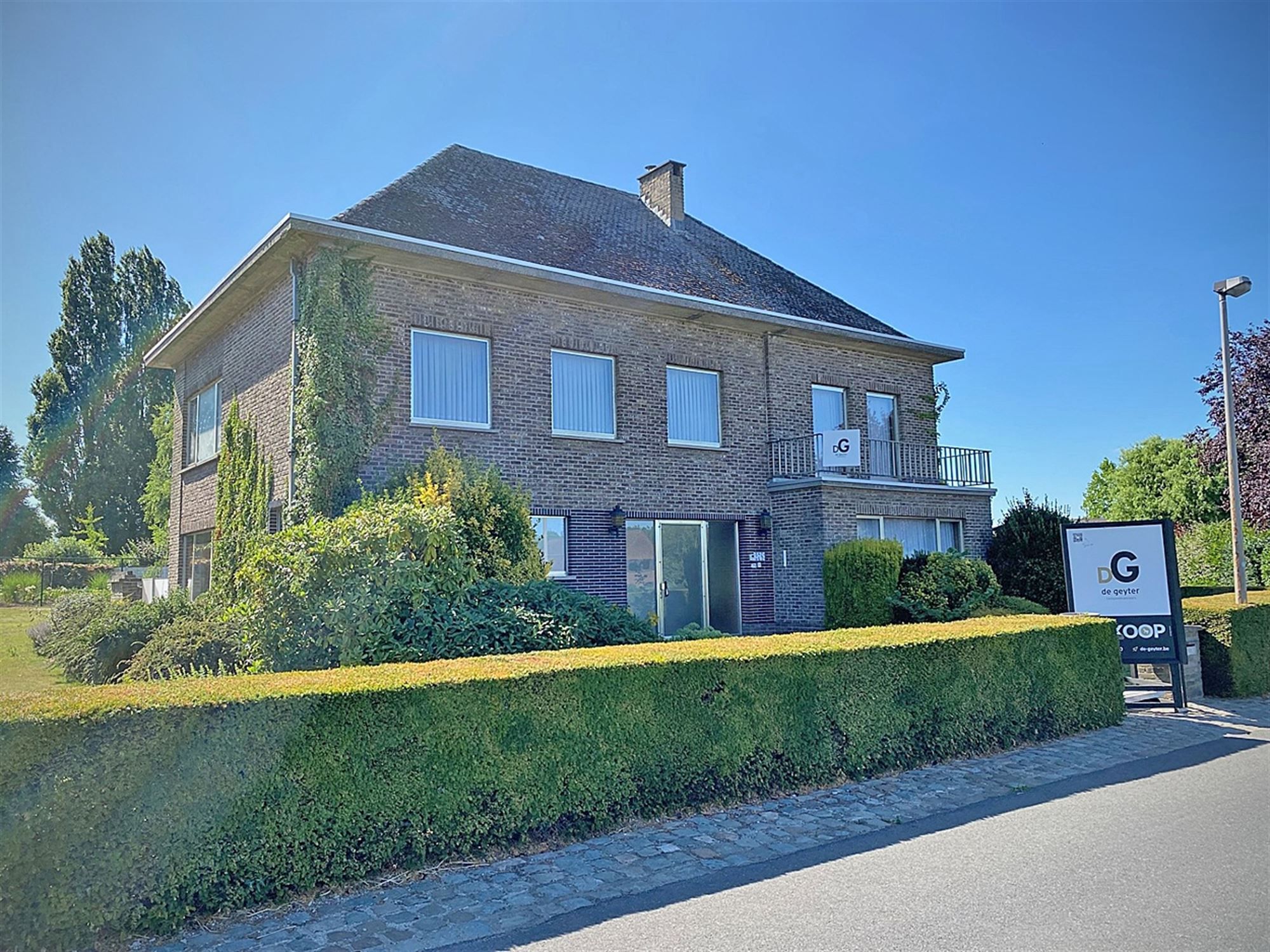 TE RENOVEREN karaktervolle VILLA op een perceel van 1.431m² foto 2