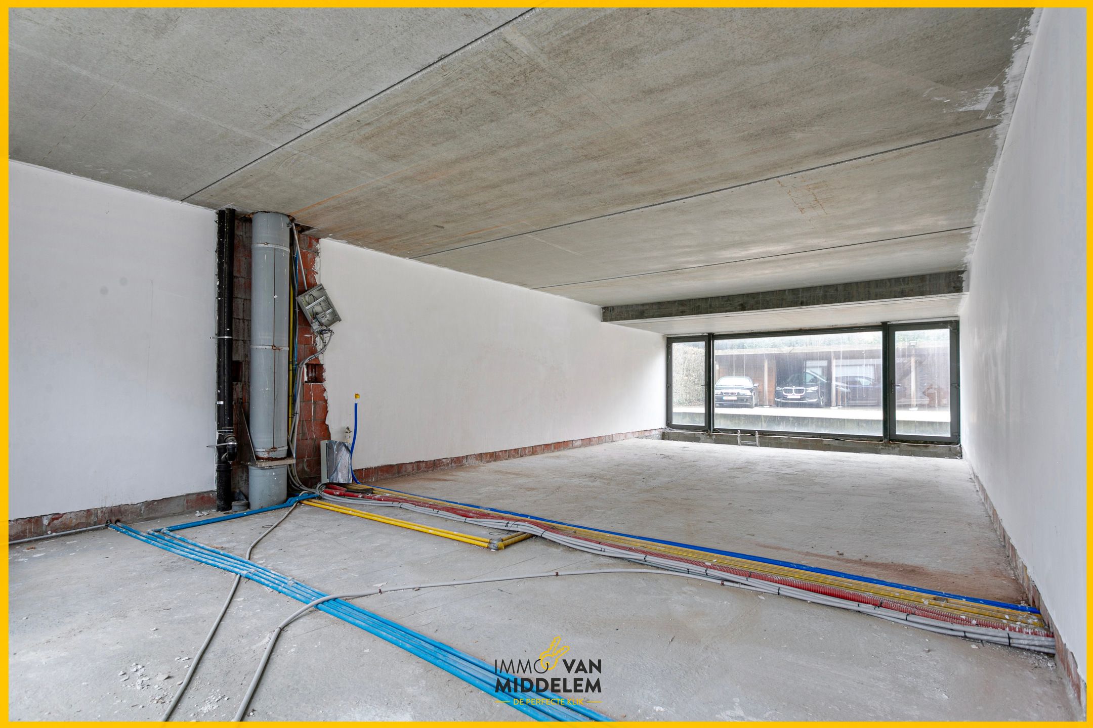 CENTRAAL GELEGEN CASCO HANDELSRUIMTE TE ZELLIK foto {{pictureIndex}}