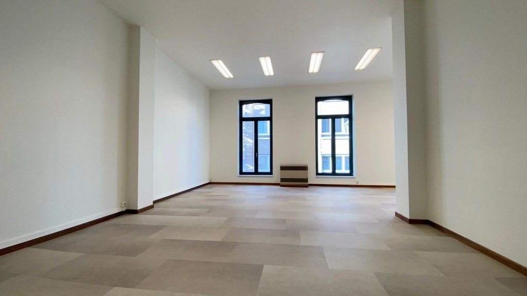 Kantoorruimte te huur in gerenoveerde herenwoning in centrum Gent foto 3
