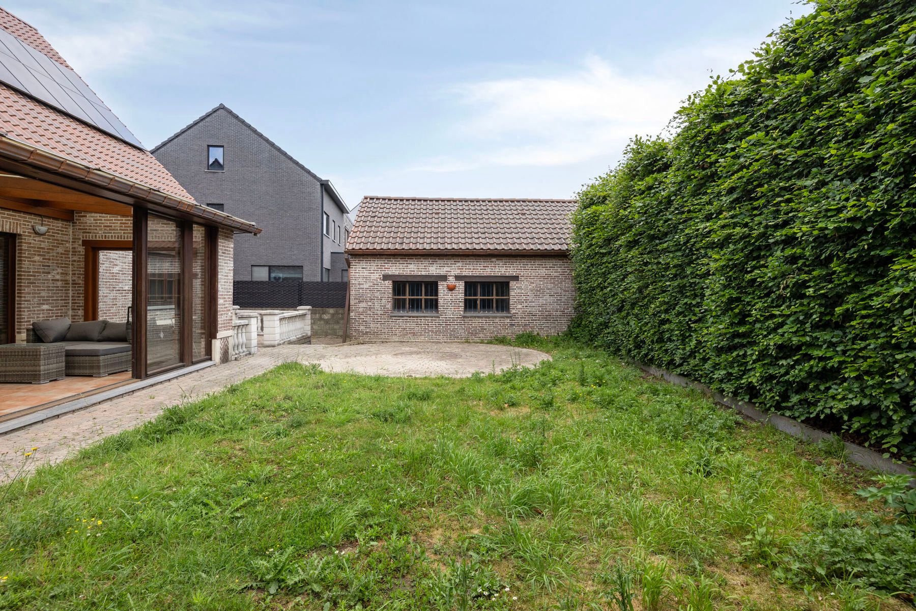 Ruime gezinswoning met 5 slaapkamers, tuin en garage foto 20