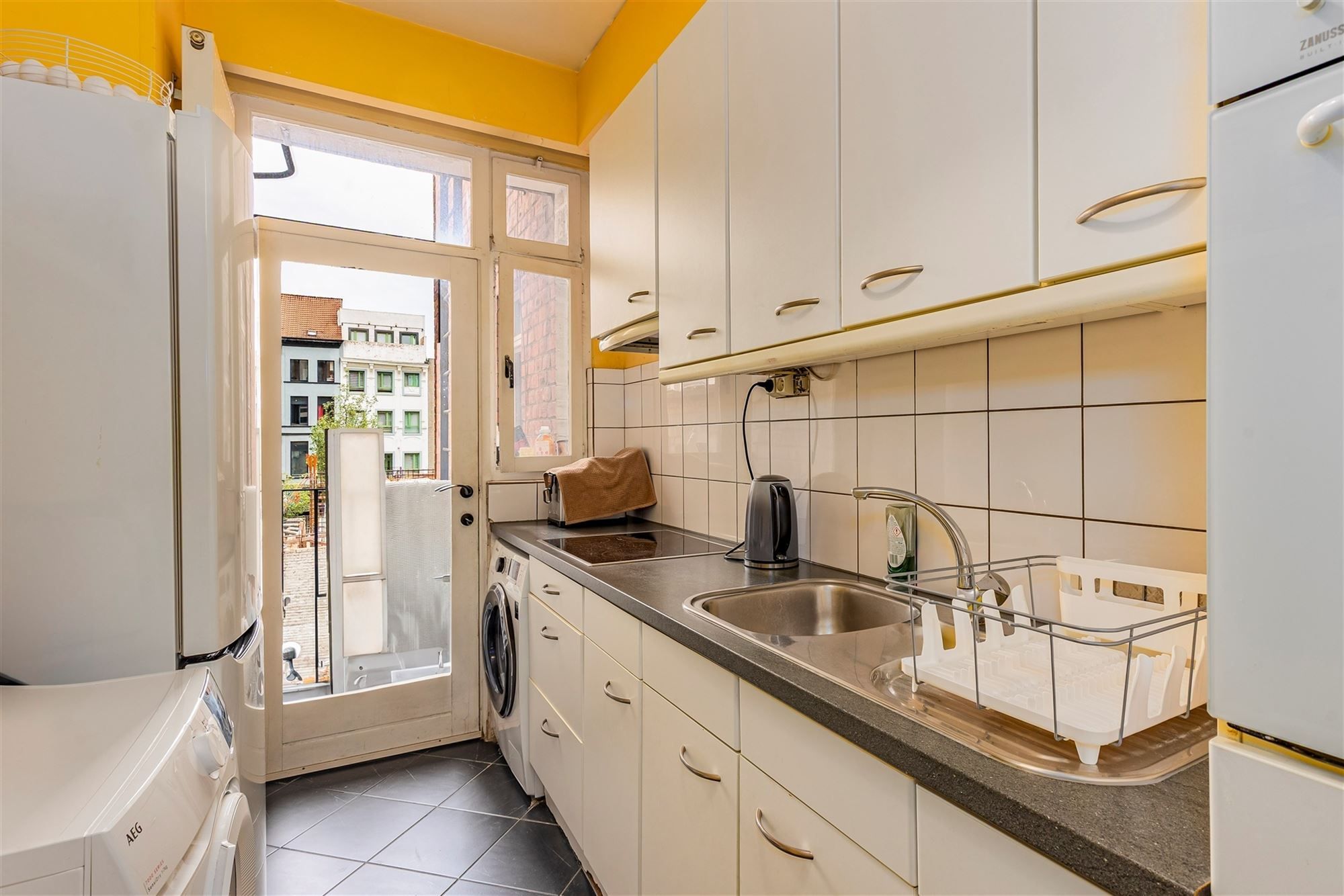 Zeer licht 3 slaapkamer appartement aan Rooseveltplaats en Opera foto 9