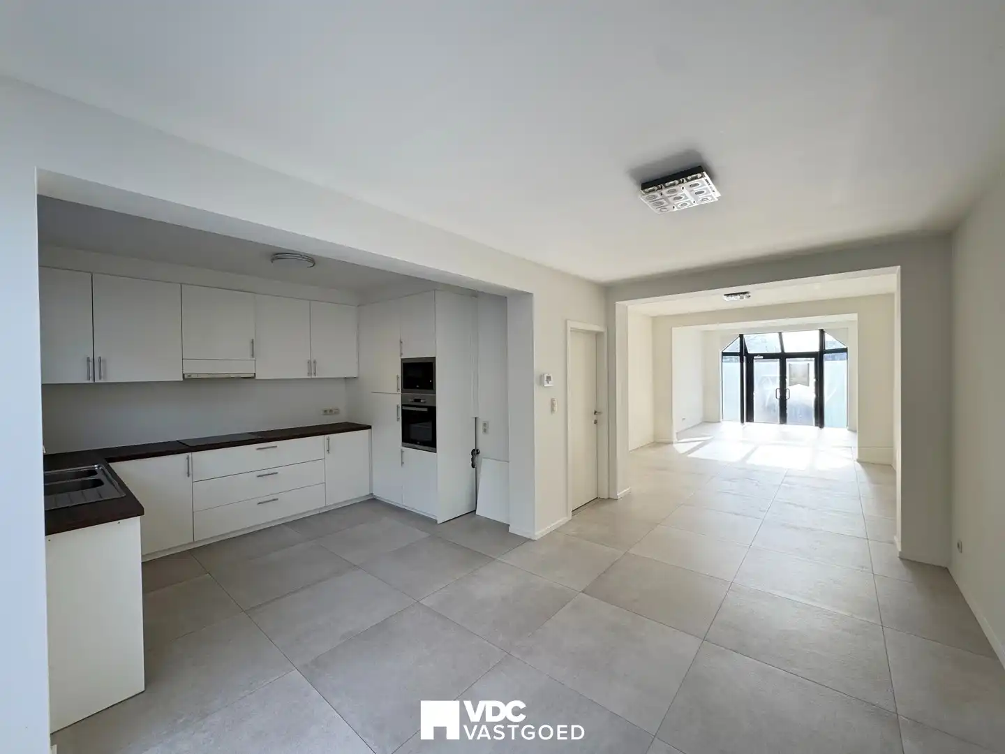 Instapklare gerenoveerde woning met 6 slaapkamers, tuin, terras en 2 parkeerplaatsen foto 3