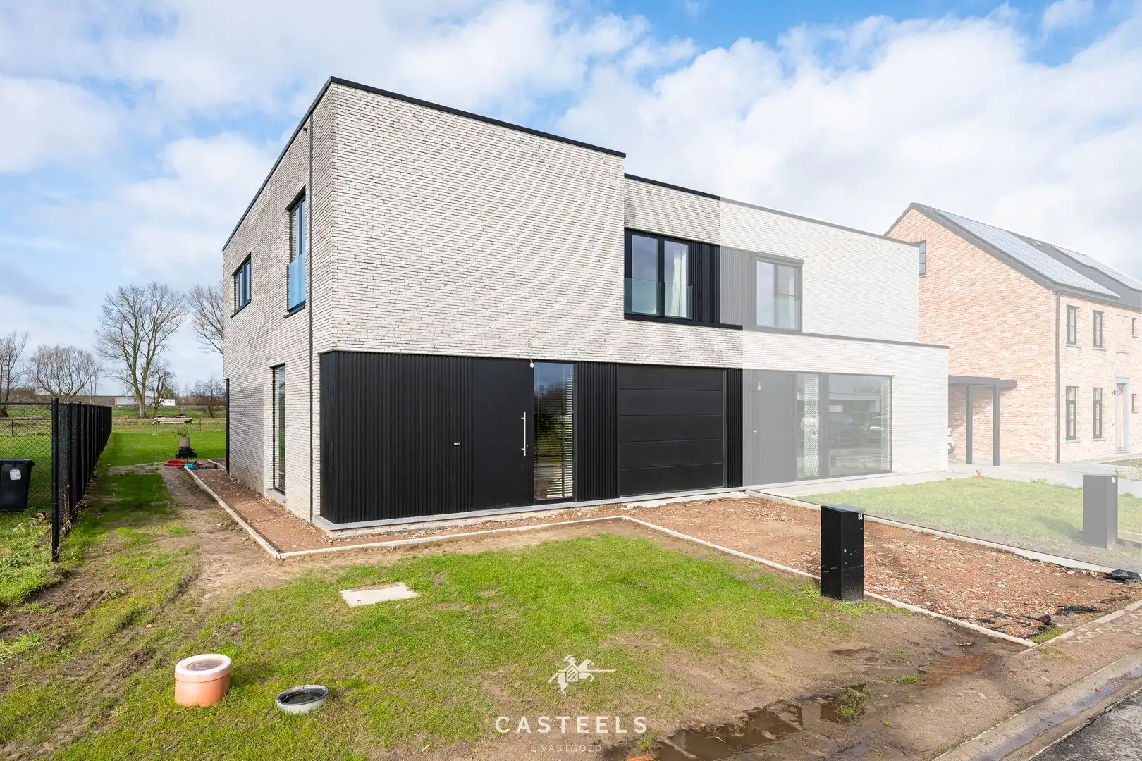 Moderne halfopen gezinswoning met garage te Zwijnaarde foto {{pictureIndex}}