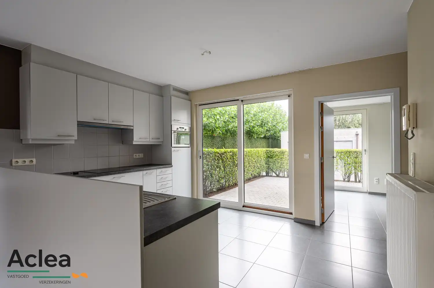 Ruim lichtrijk gelijkvloers appartement met 2 terrassen en garage foto 5