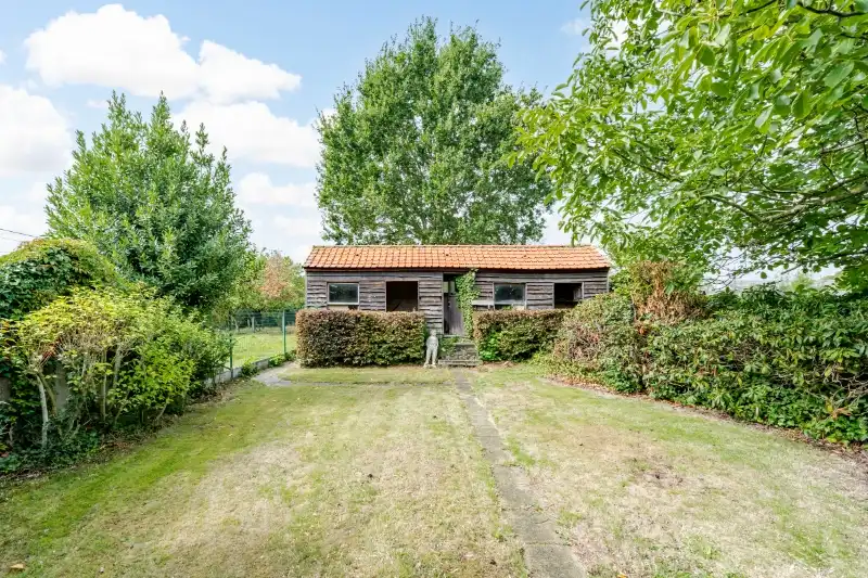 Hooglede-centrum. Charmante | ruime | half open bebouwing op 740m2 met > 4 slaapkamers, apart bijgebouw van +/- 60m2. Ideaal voor gezinnen / extra polyvalente ruimtes, ideaal gelegen. foto 22