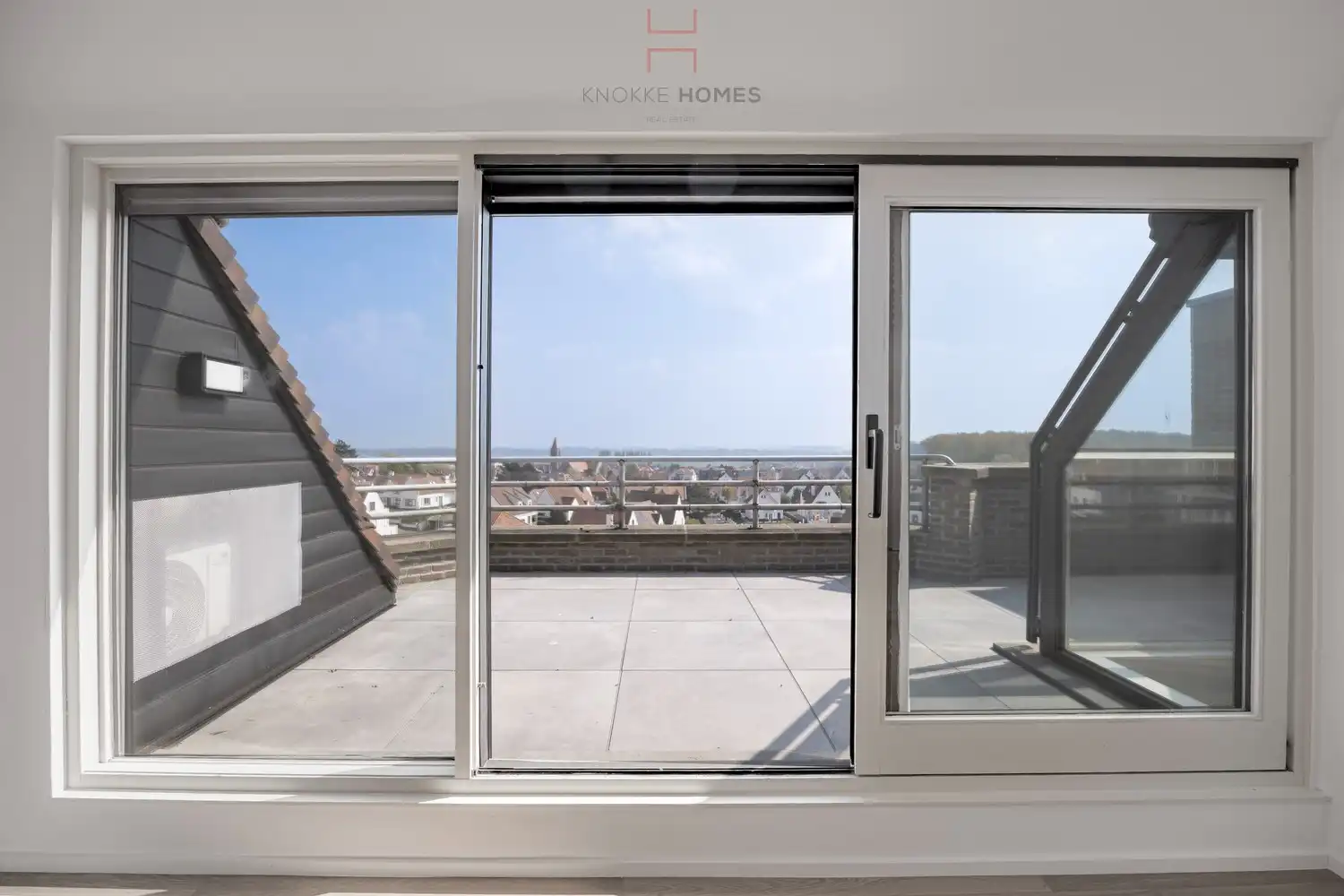 Ruim en lichtrijk appartement vlakbij het strand van Duinbergen foto 5