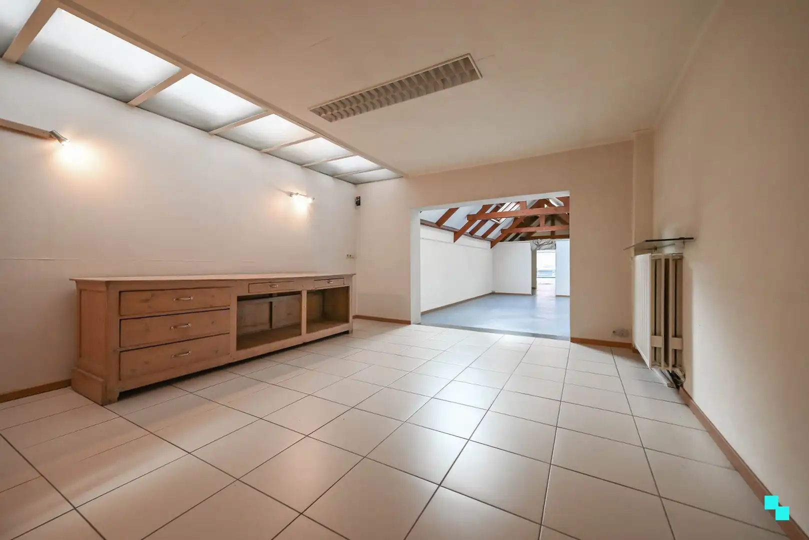 Opbrengsteigendom met winkelruimte én ruime garage in centrum Izegem foto 8