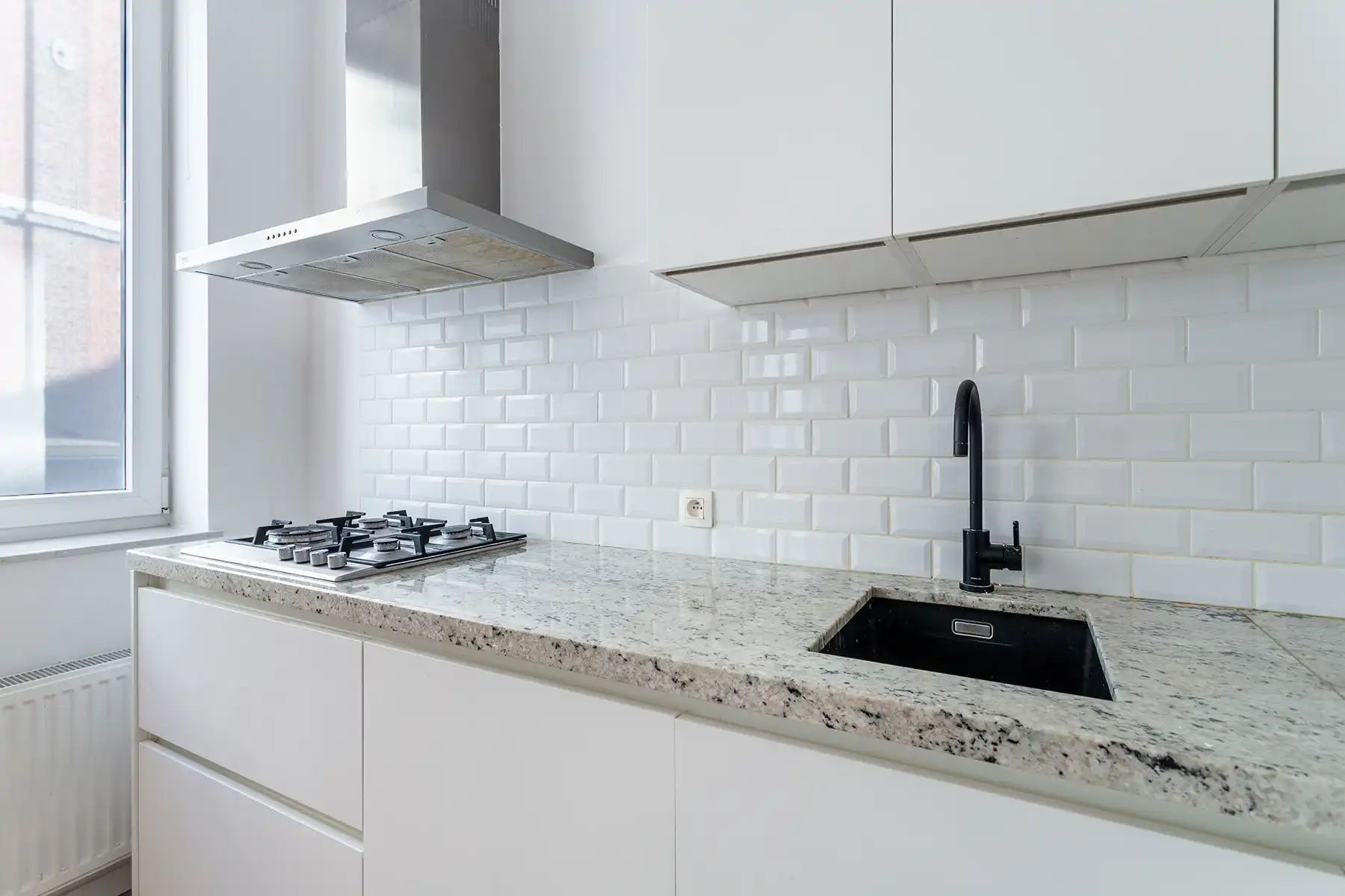 2060 - Gerenoveerd 1 slaapkamer gelijkvloersappartement. foto 3