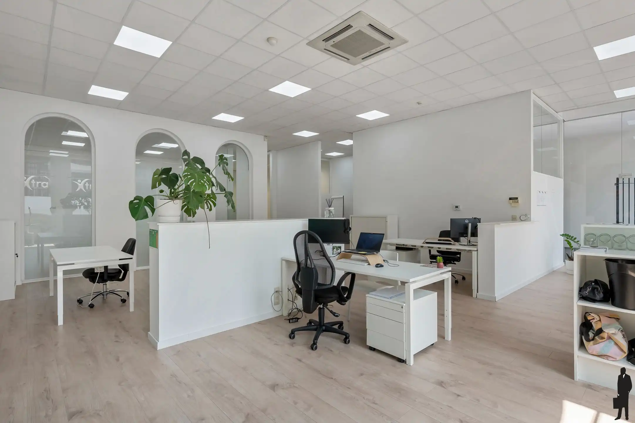 Handelspand/kantoorruimte ca. 228m² met twee staanplaatsen foto 7