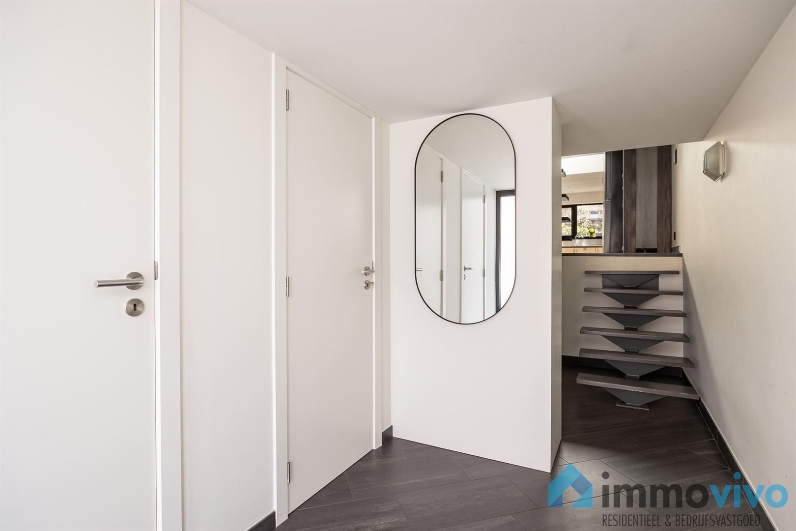Instapklare gezinswoning met 4 slaapkamers, 2 badkamers, garage en zuidgerichte tuin op een toplocatie foto 6