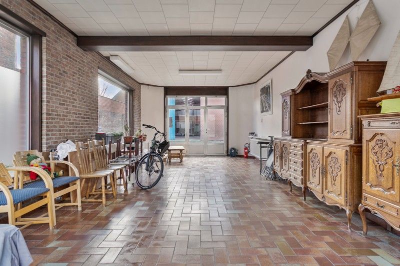 Alleenstaande woning met magazijn/loods TE KOOP in hartje Dentergem! foto 7