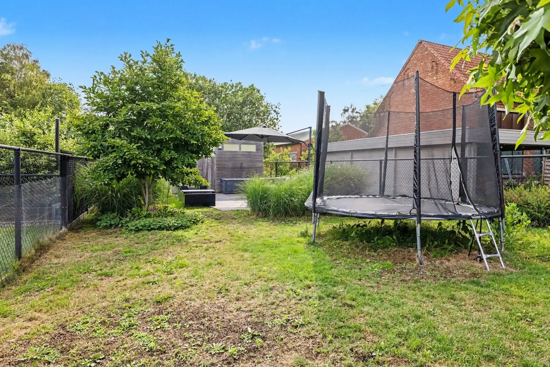 Uitstekend gelegen gezinswoning met inpandige garage en mooi aangelegde tuin (430m²) foto 26