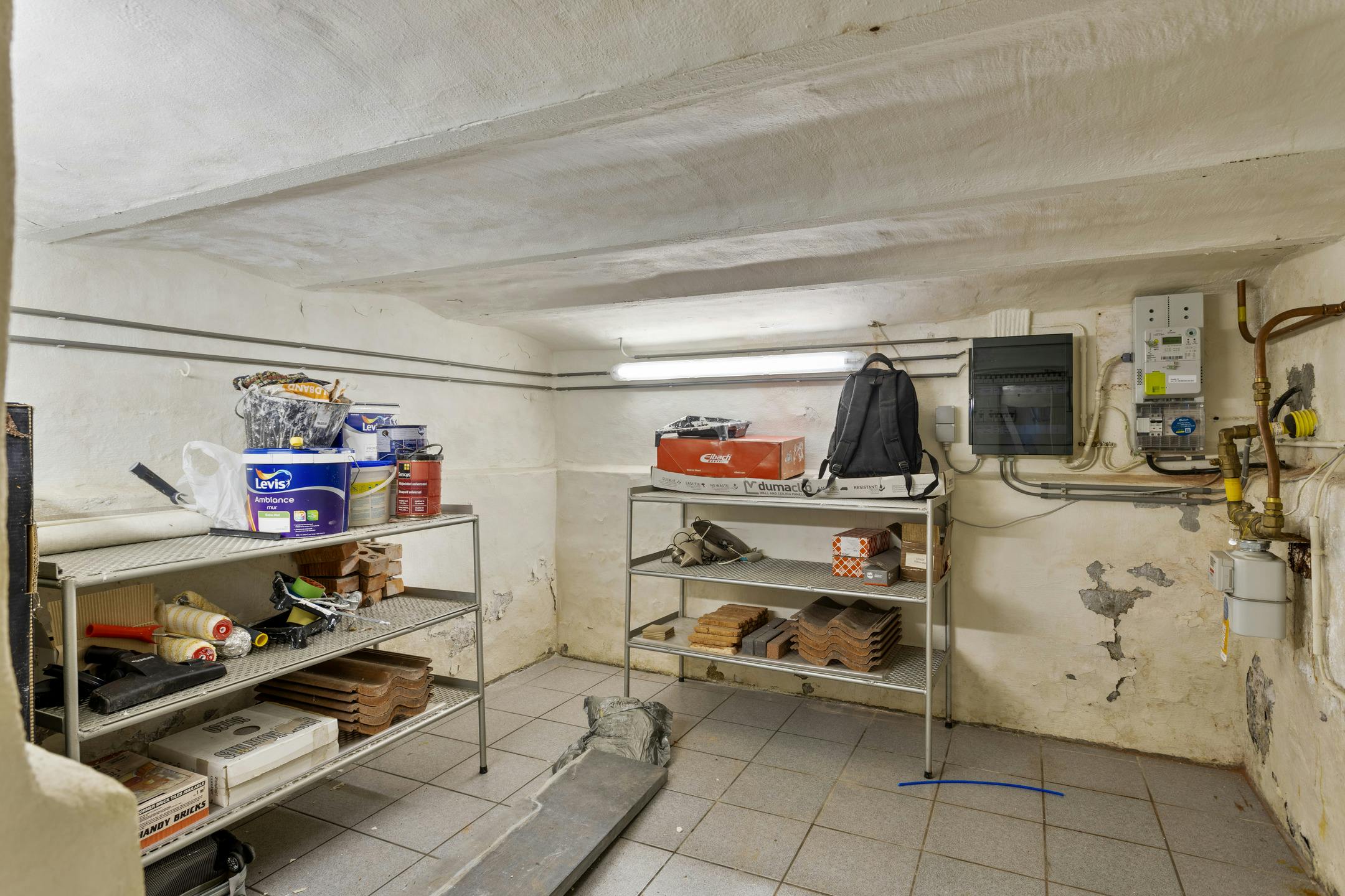 Op te frissen huis in het centrum van Kruibeke met garage foto 34