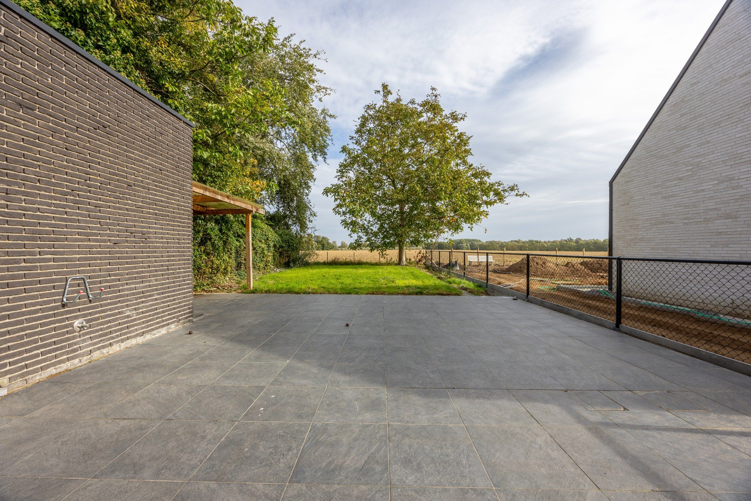 Halfopen woning op TOPLOCATIE met zicht op groen.  foto 11