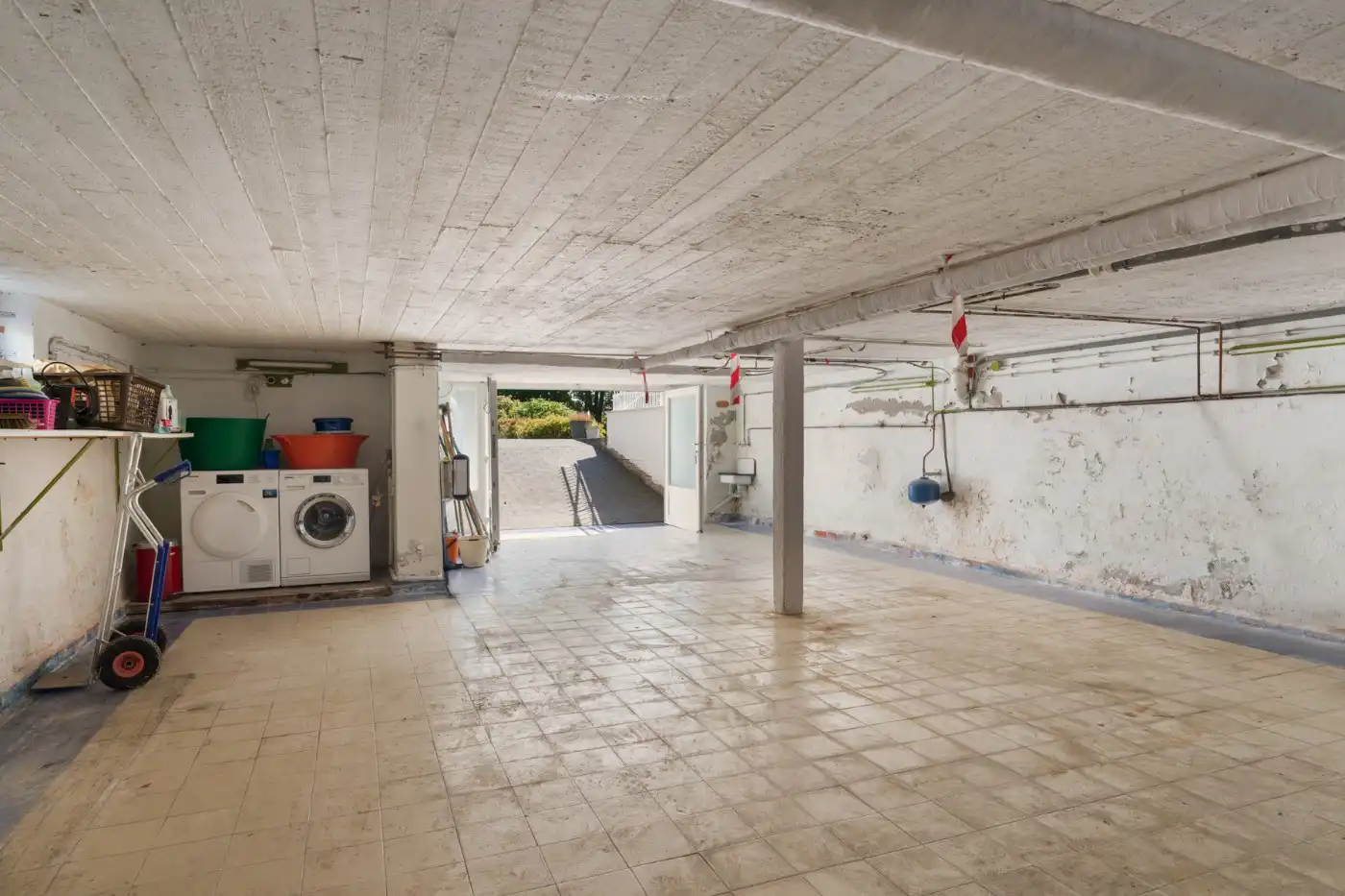 Vrijstaande laagbouwwoning met 3 slpk., garage en prachtige tuin foto 19