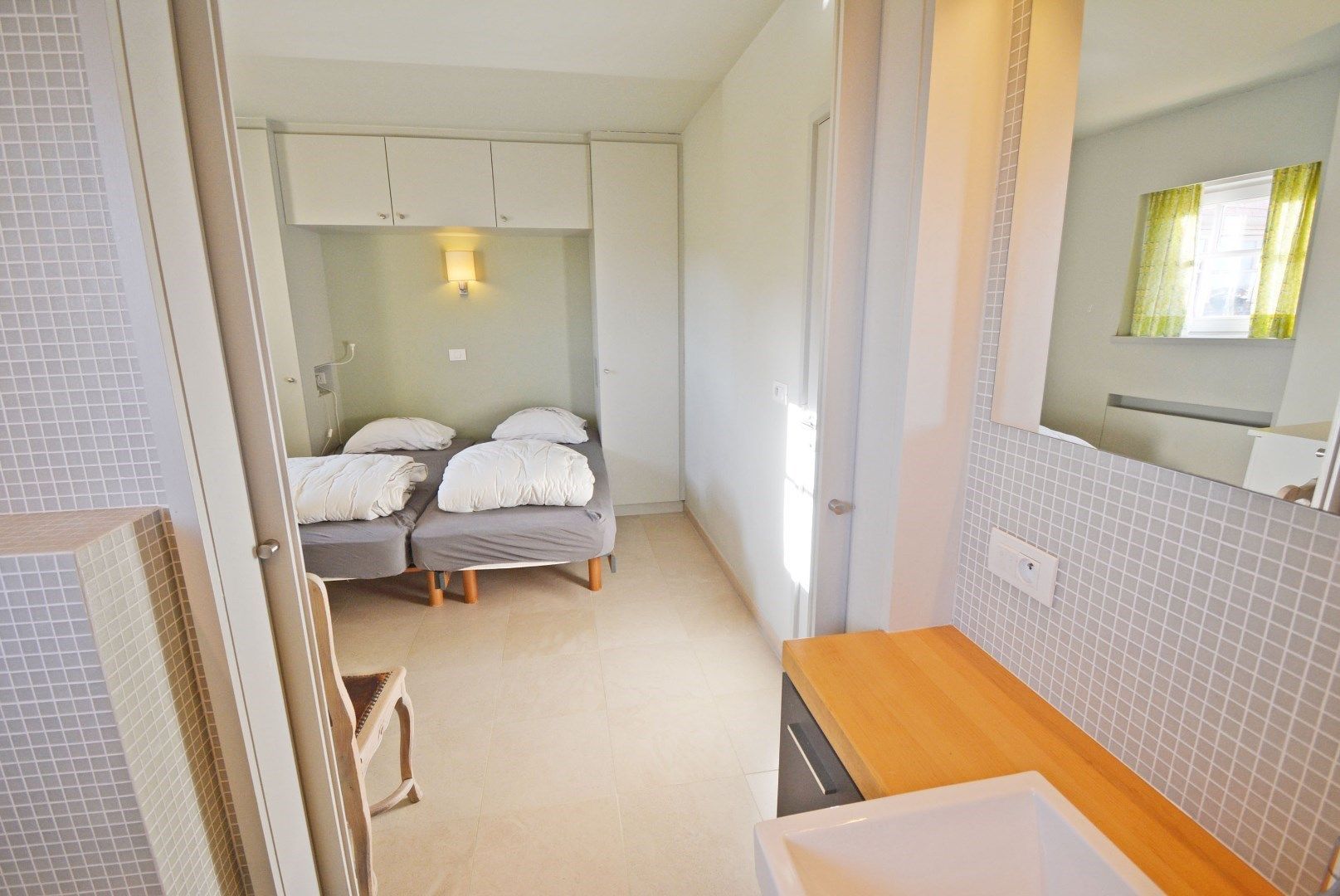 Stijlvol appartement met 4 gevels op een volledige 2e verdieping met lift in Duinbergen op 100m van de zee met zeezicht en inpandige garage foto 14