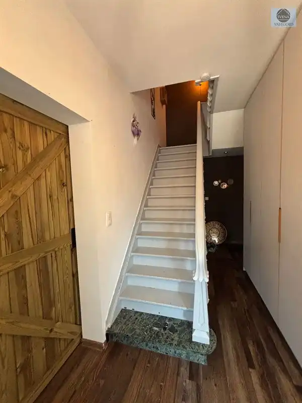 GERENOVEERDE WONING MET 3 SLAAPKAMERS foto 3