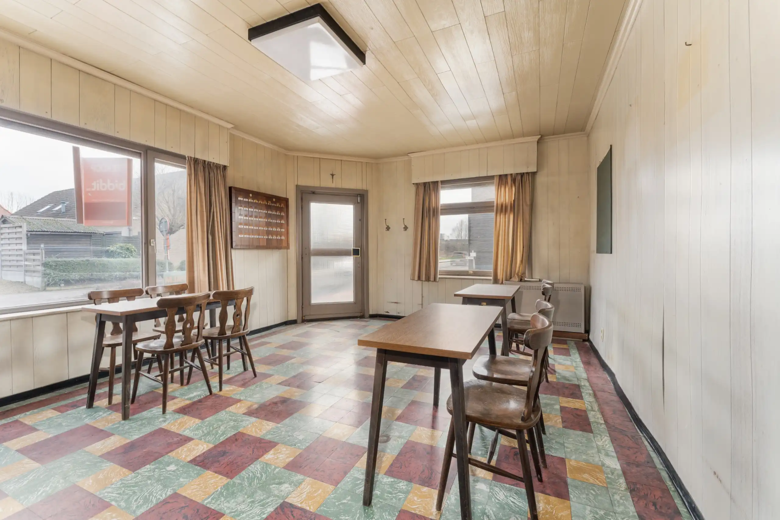 Voormalig te renoveren handelspand met woonst foto 3