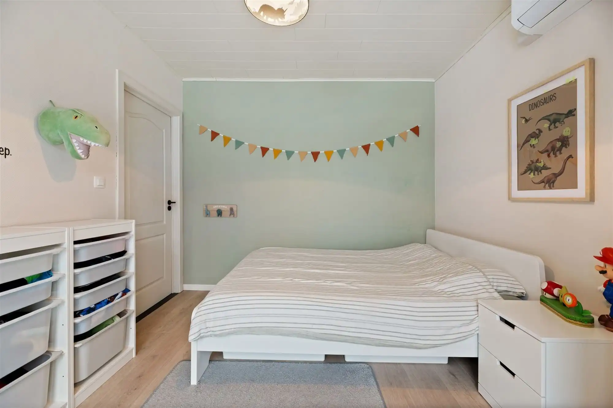 INSTAPKLARE GELIJKVLOERSE WONING MET RUIME GARAGE OP 2191M2 foto 14