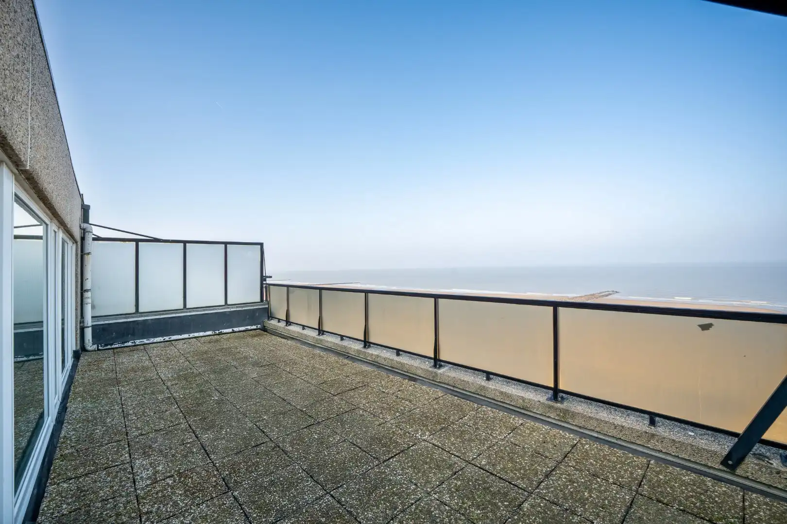 Penthouse met adembenemend zeezicht van maar liefst 10 meter breed en royale terrassen! foto 4