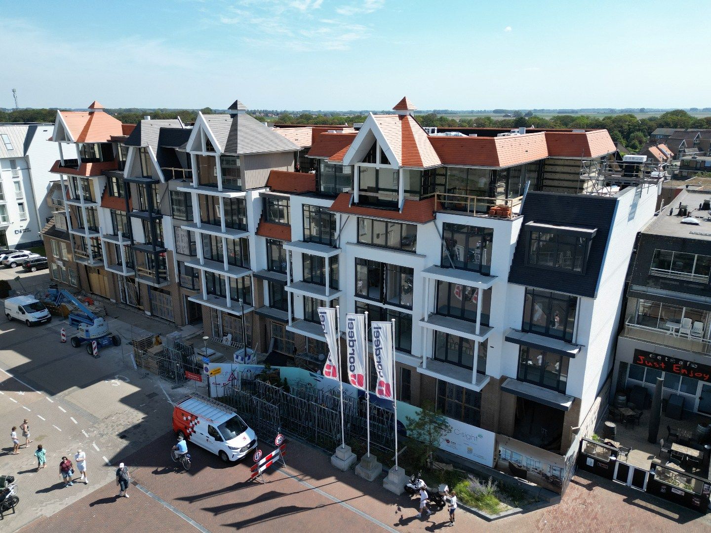Nieuwbouw parking nabij de jachthaven foto {{pictureIndex}}