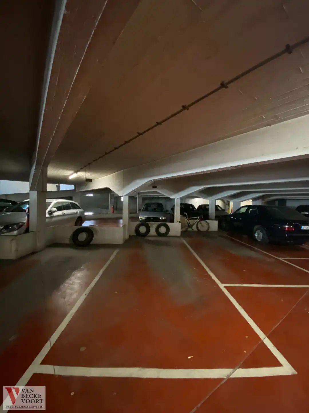 Centraal gelegen autostaanplaats foto 5