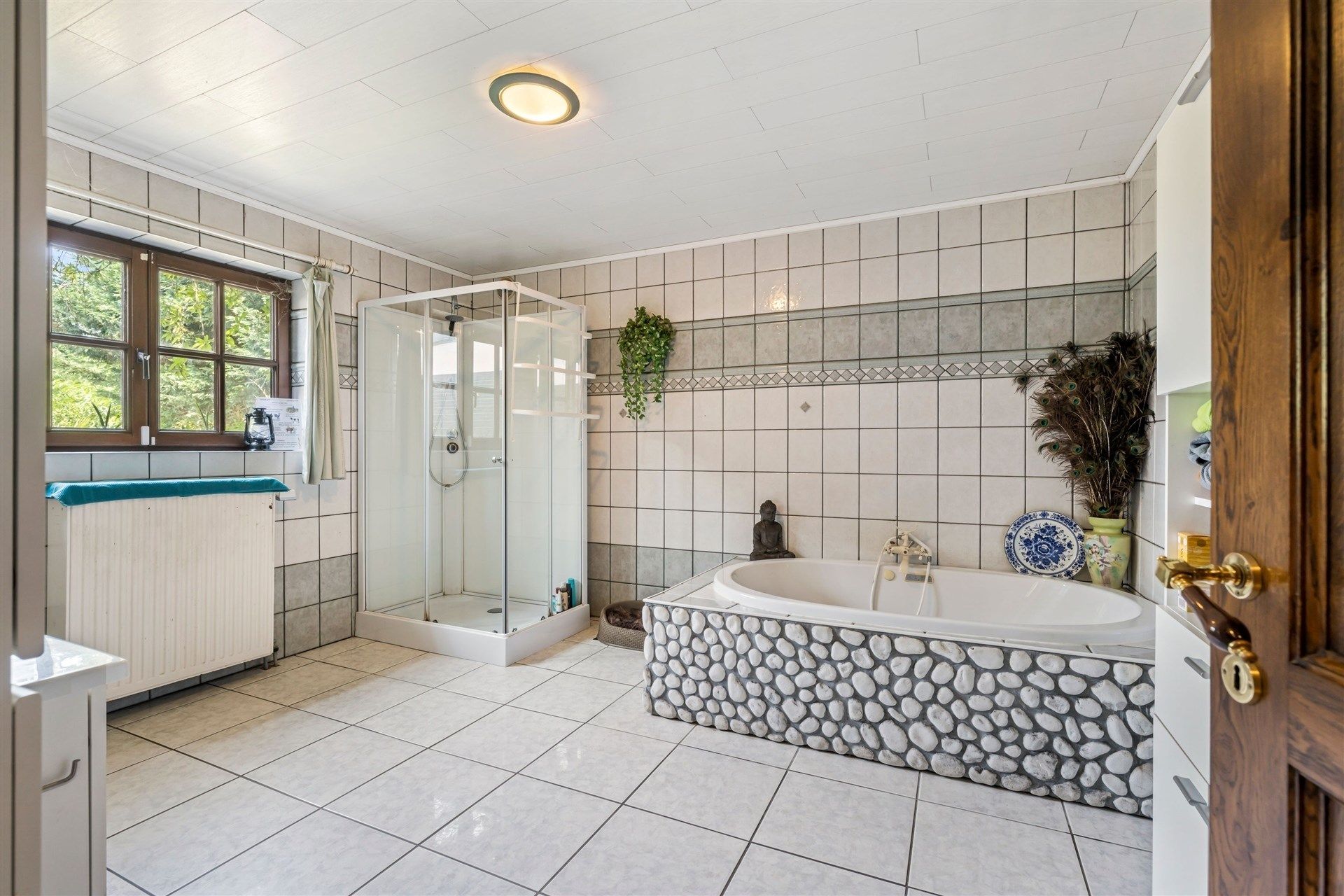 Ruim opgezette, landelijke woning met aangename tuin, 6 slaapkamers en een ingerichte woonstudio op de 2e verdieping foto 13