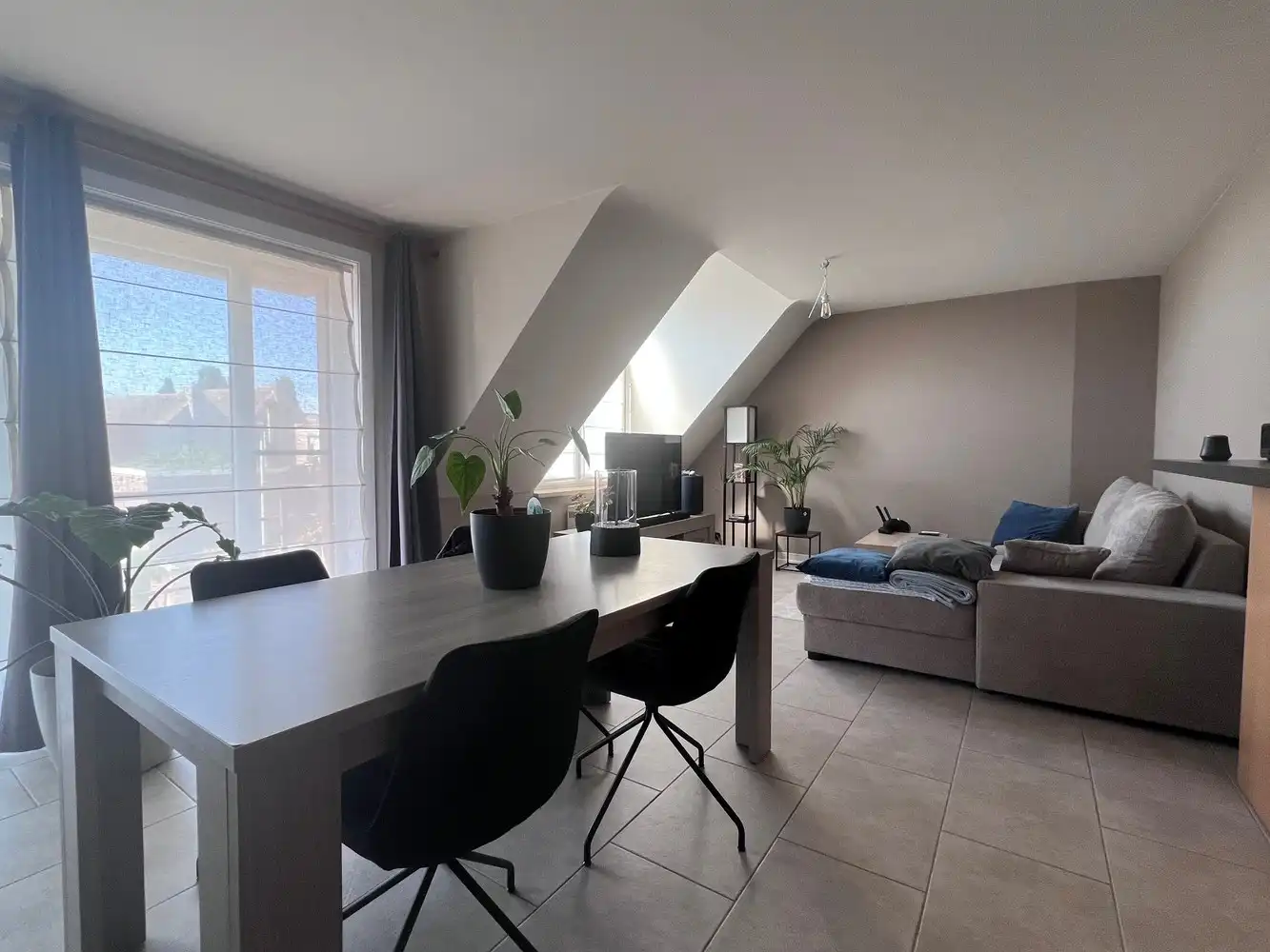 Appartement met 2 slaapkamers in hartje Torhout foto {{pictureIndex}}