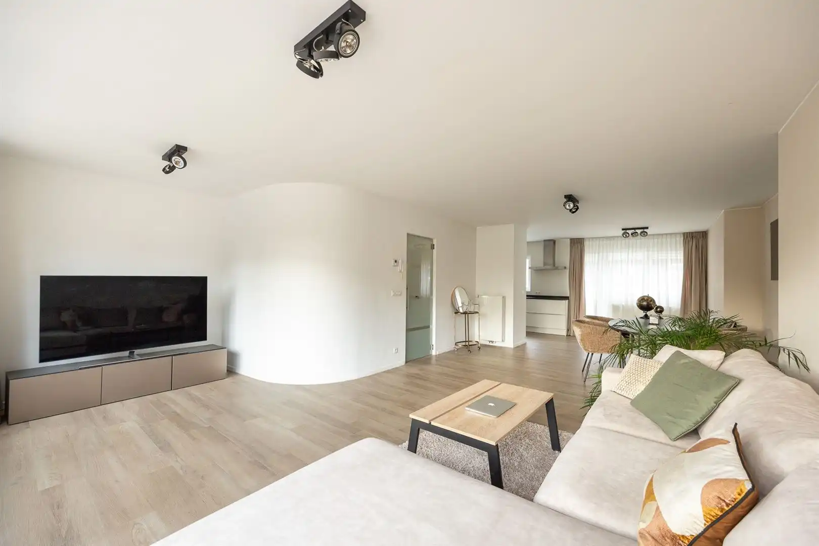 Ruime gezinswoning met tuin en garage met zicht op het park van Brasschaat foto 3