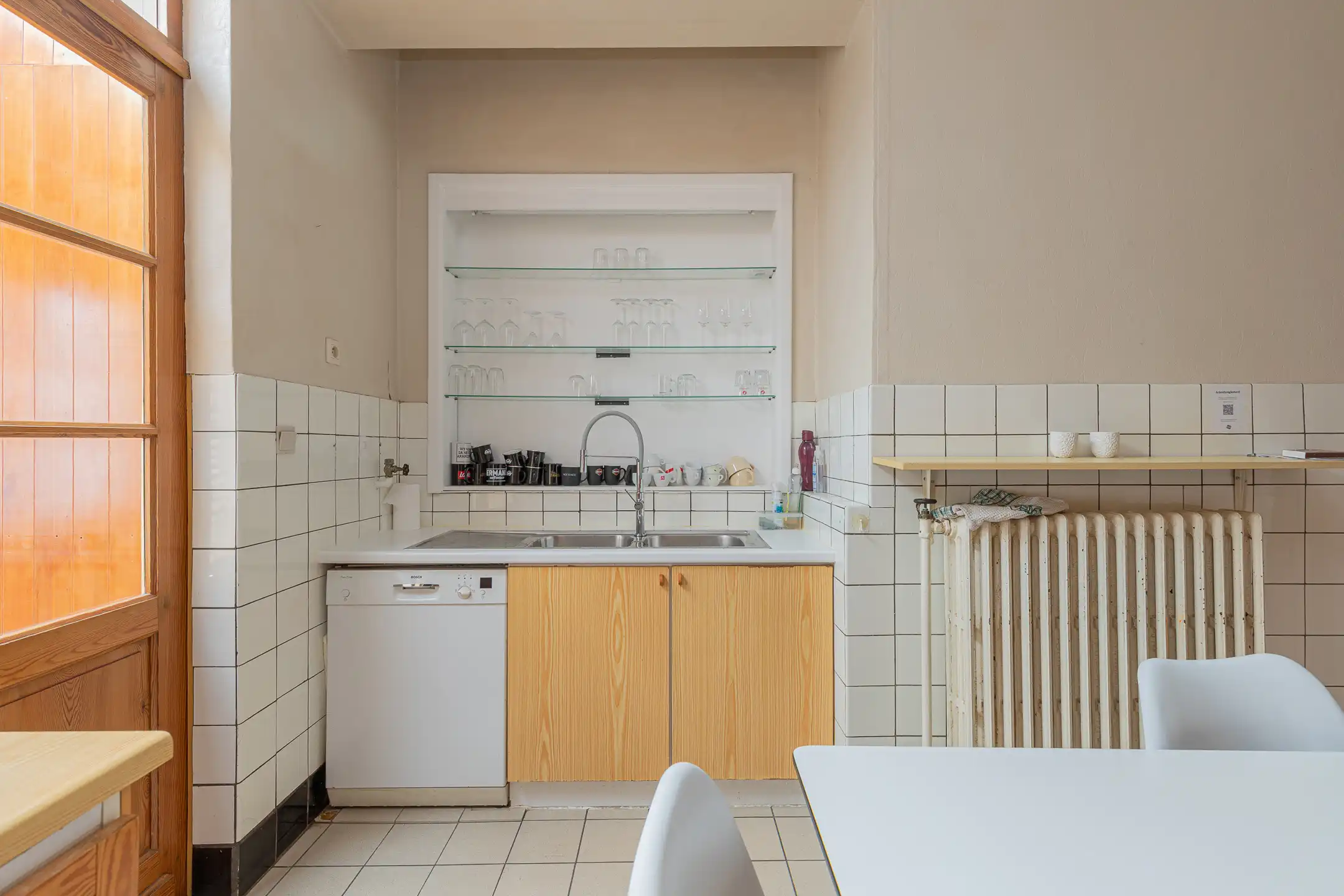 WETTEREN - Karaktervolle woning met 3 kamers in het centrum foto 9