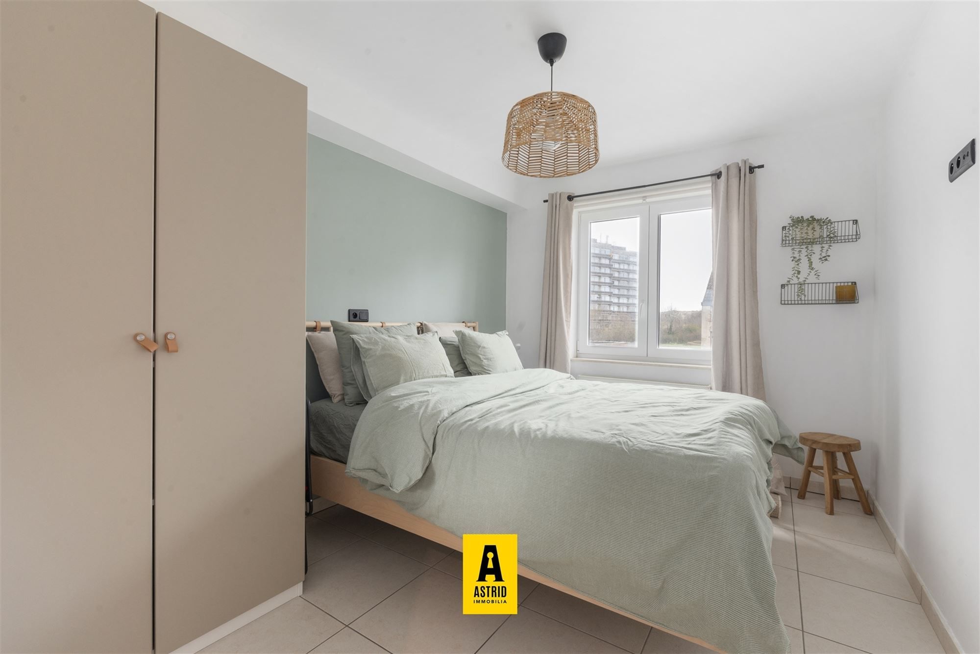 Instapklaar zonnig 2-slaapkamerappartement en garage in Bredene foto 9