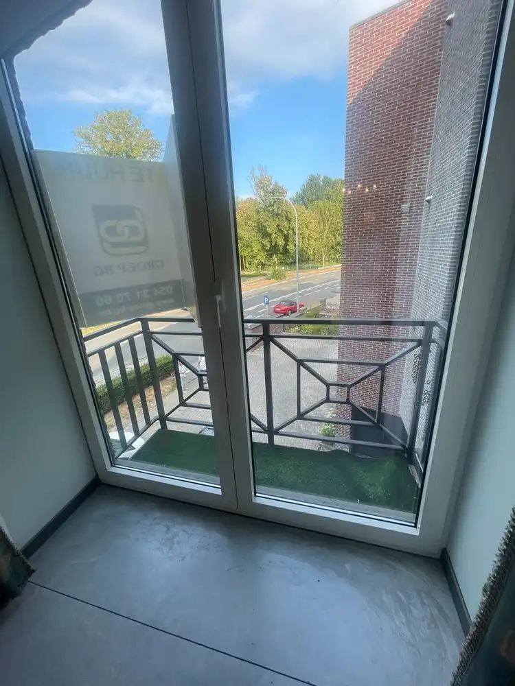 Lichtrijk appartement met balkon in gebouw met lift foto 11