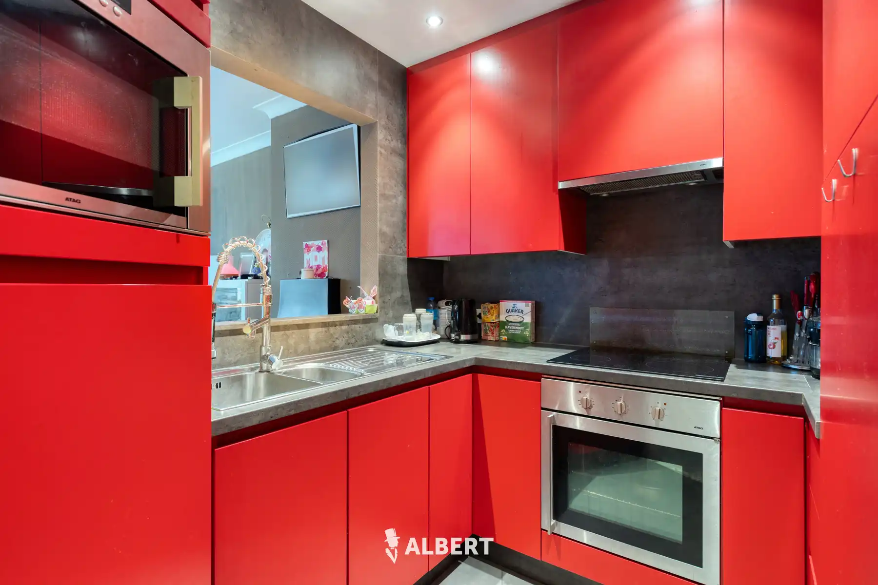 Lichtrijk 1-slaapkamerappartement met terras foto 5