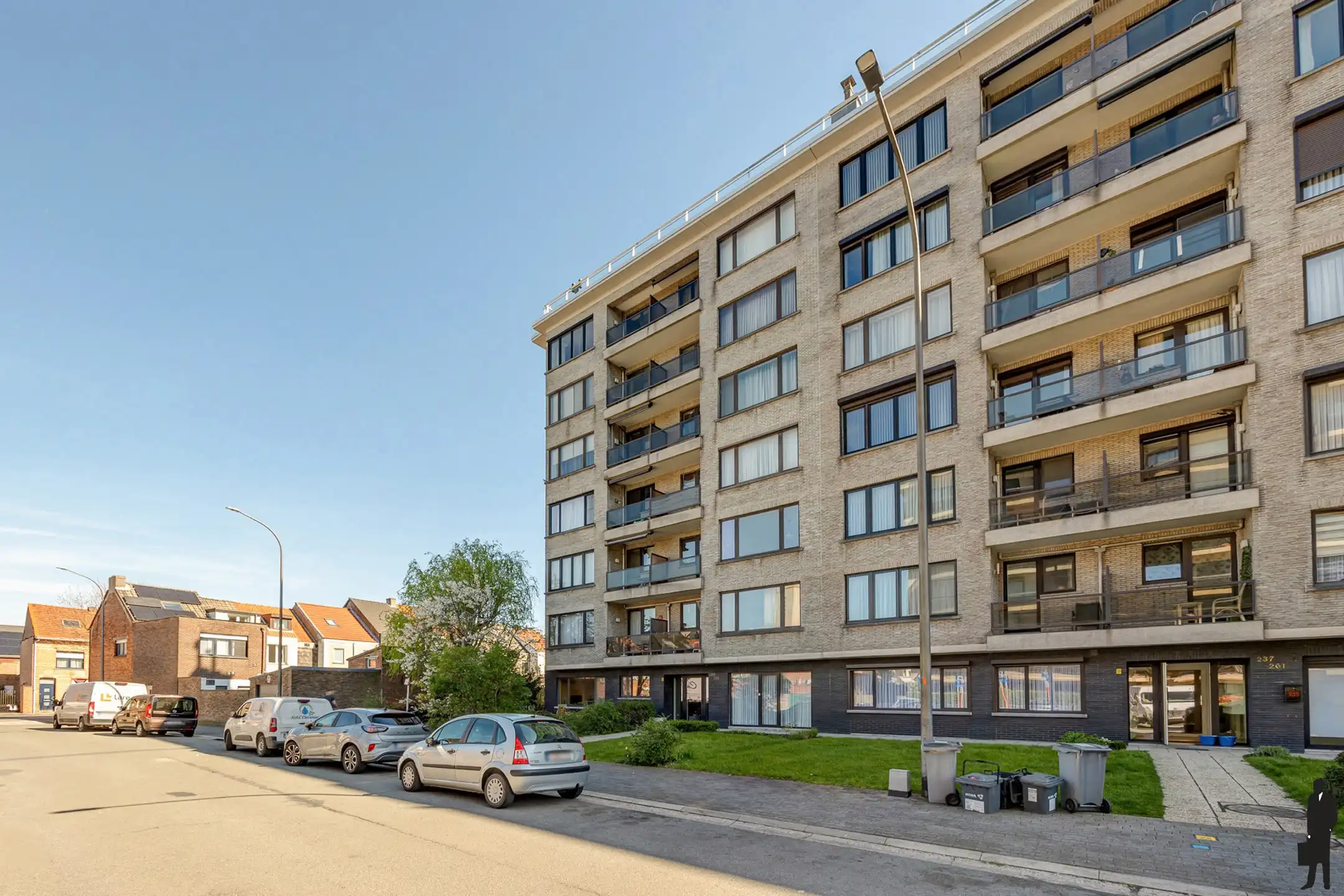 Ruim gelijkvloers hoekappartement met tuin en grote garage foto 10